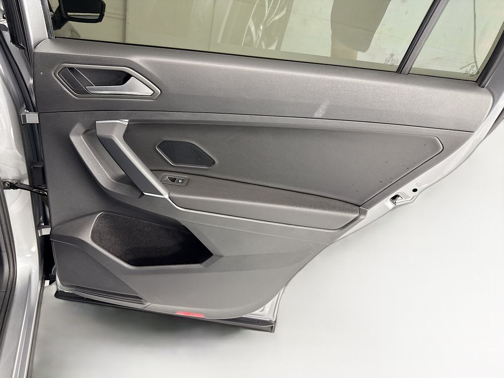 Thumbnail: 2020 Volkswagen Tiguan - 25