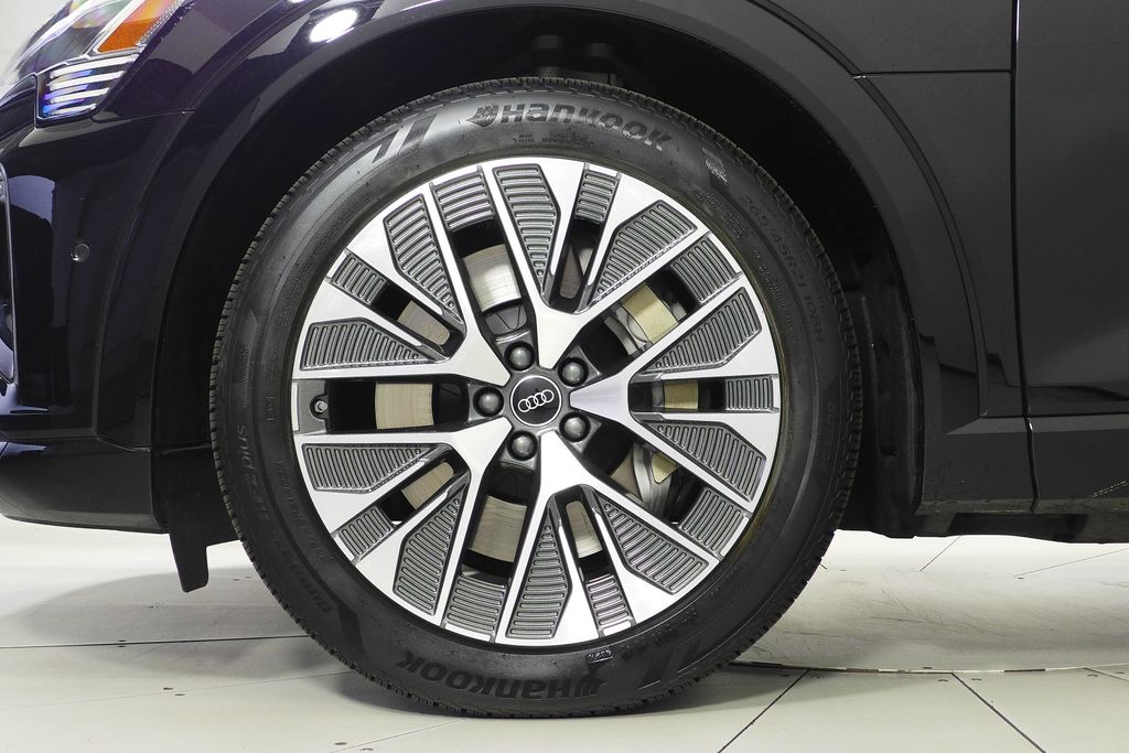 Thumbnail: 2024 Audi Q8 e-tron - 5