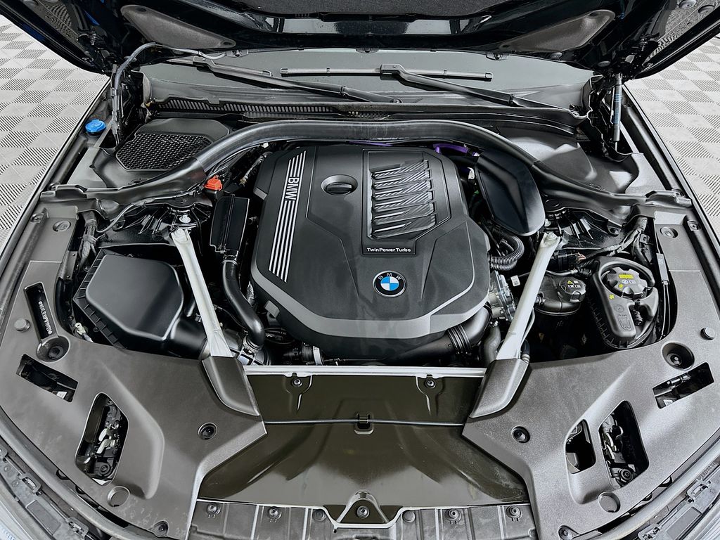 Thumbnail: 2023 BMW 5 Series - 31