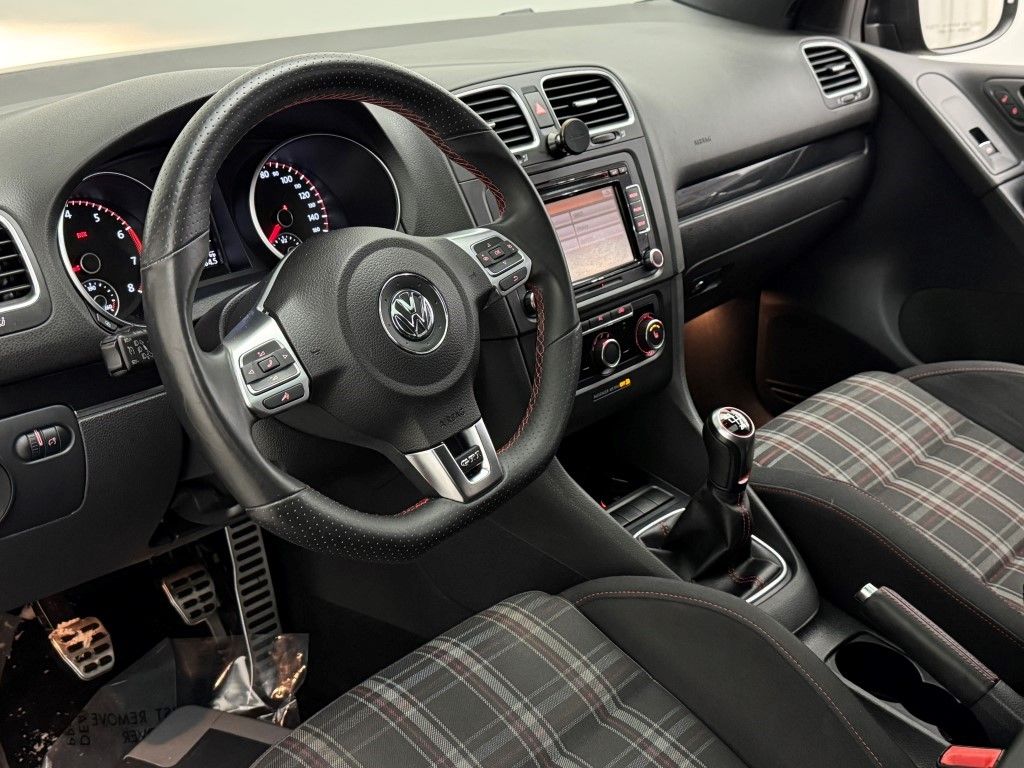 2012 Volkswagen Golf GTI Autobahn 22