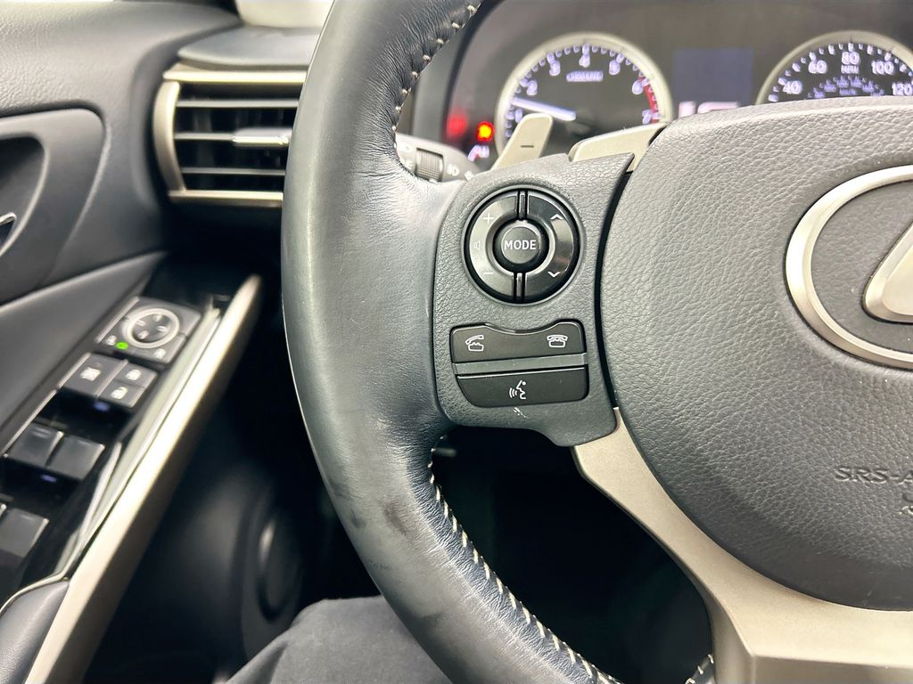 Thumbnail: 2016 Lexus IS - 11