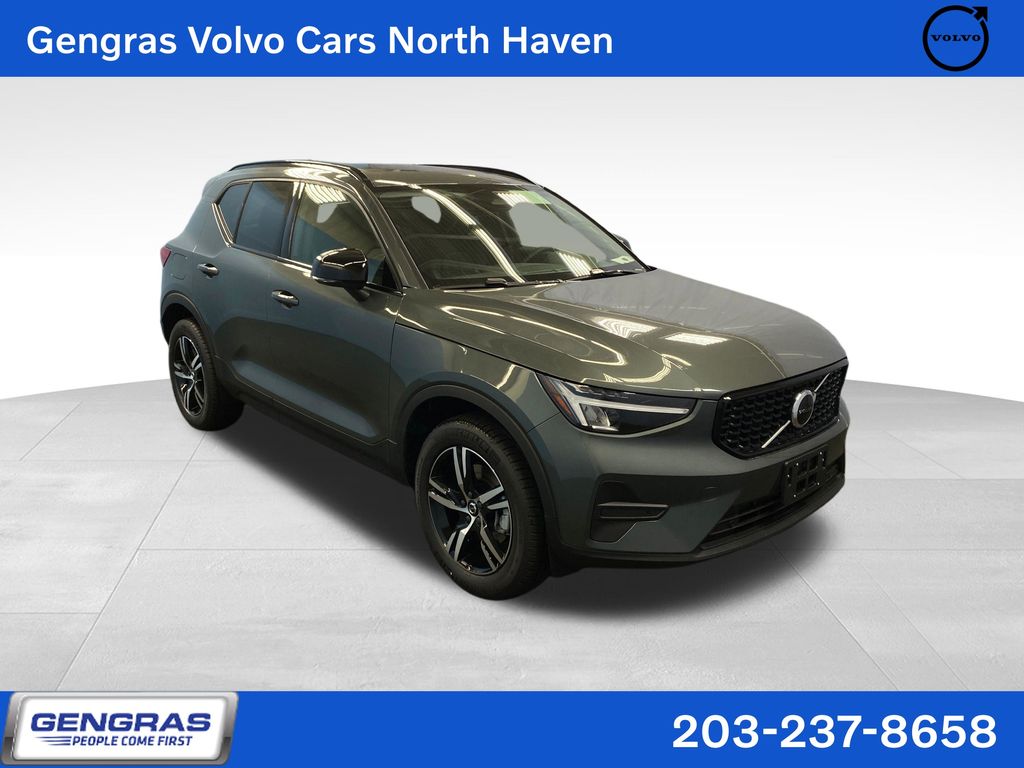 Forest Lake 2026 Volvo XC40 SUV / Crossover All-Wheel Drive Automatic