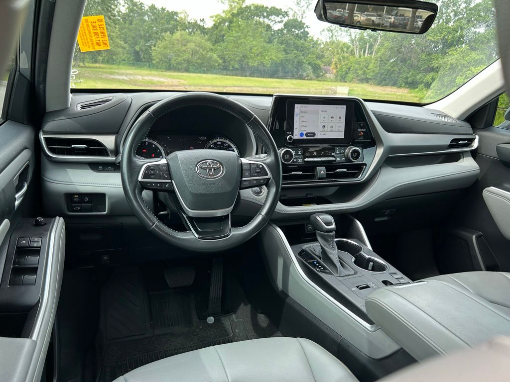 Thumbnail: 2023 Toyota Highlander - 11
