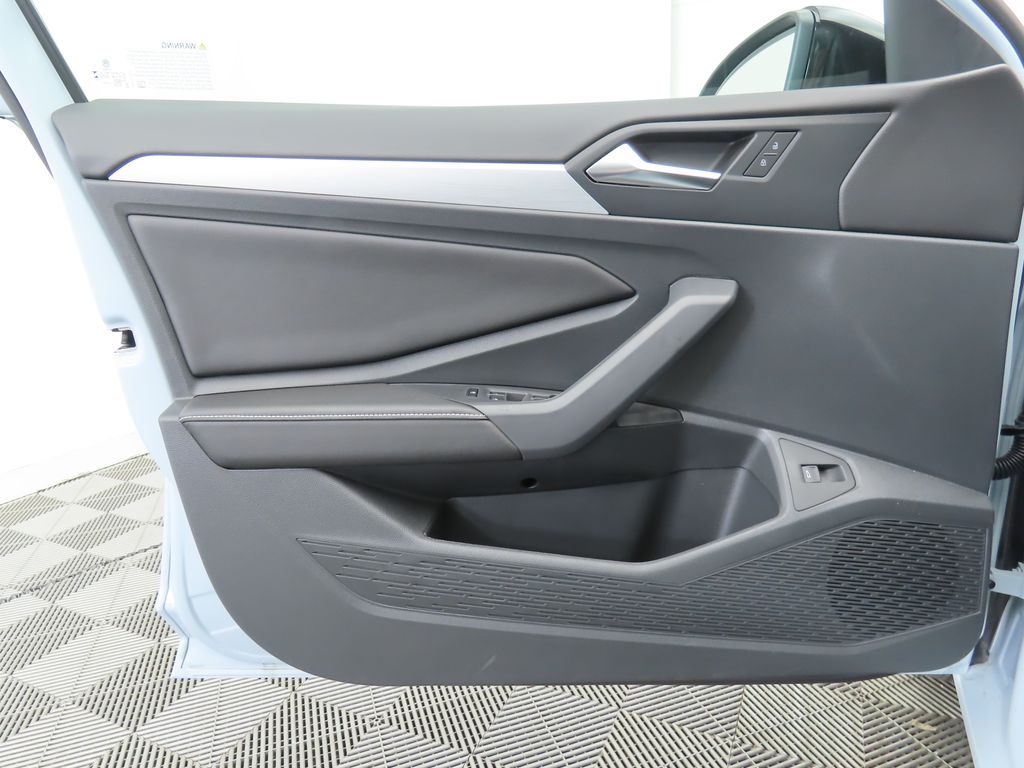 Thumbnail: 2025 Volkswagen Jetta - 24