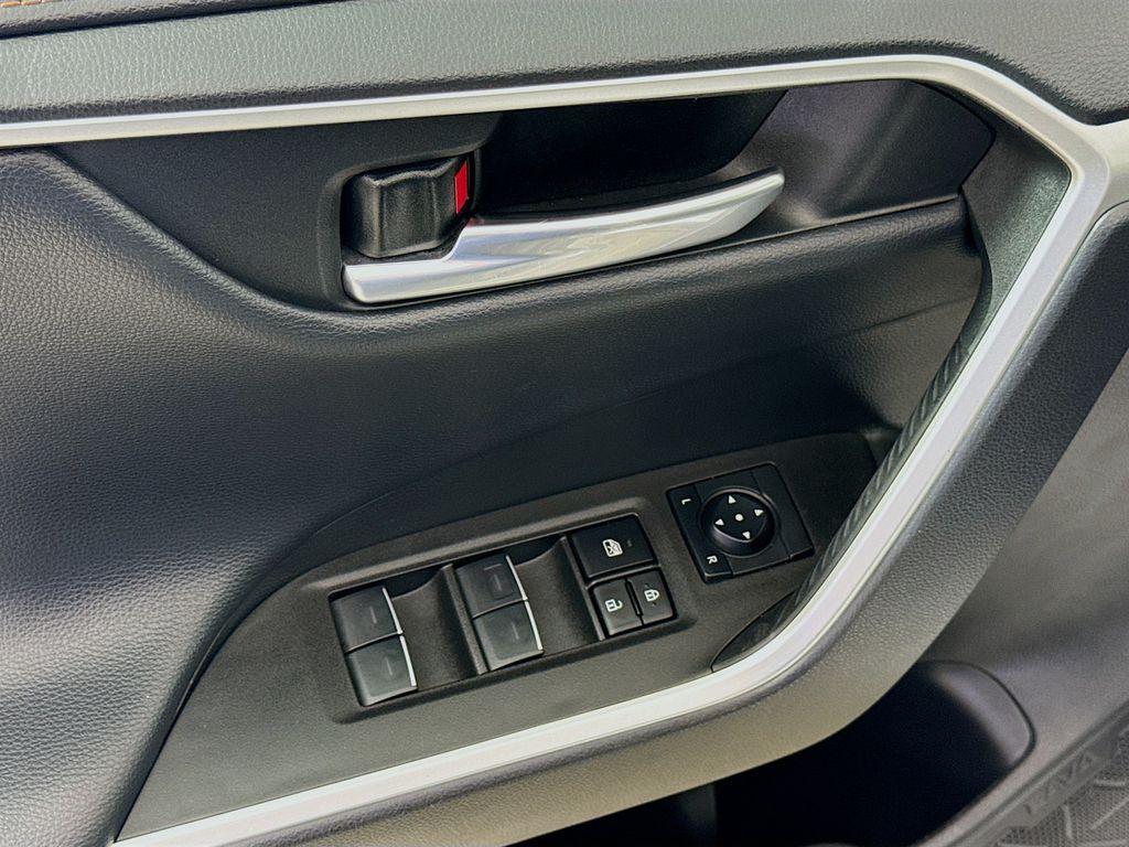 Thumbnail: 2023 Toyota RAV4 - 18