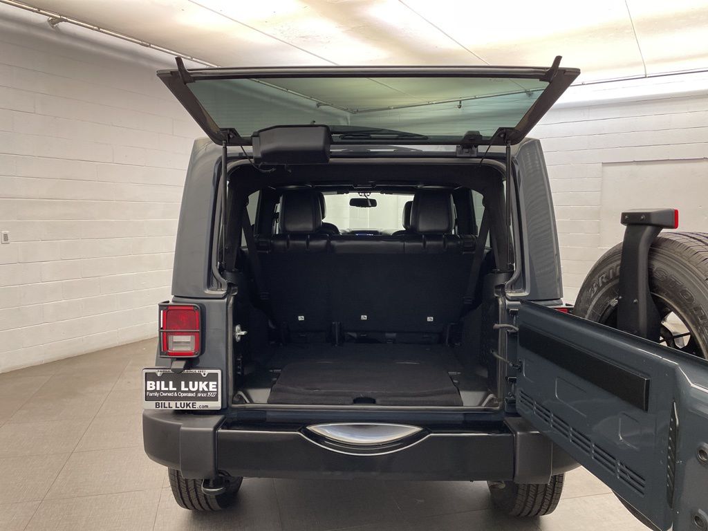 Used 2018 Black Jeep Unlimited Sahara image 23