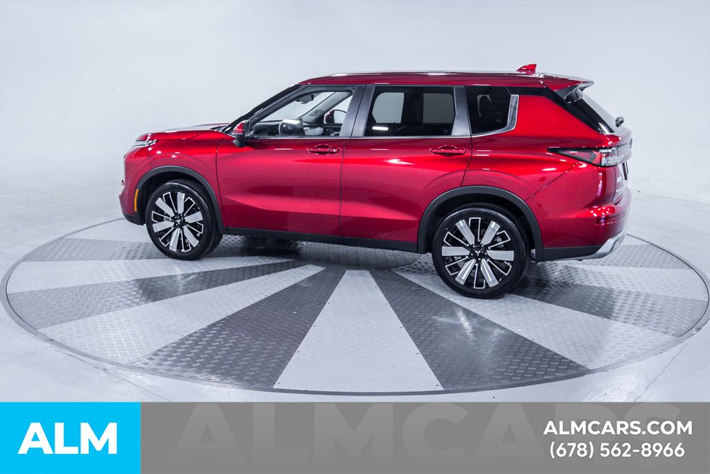 Used 2025 Red Mitsubishi SE image 5