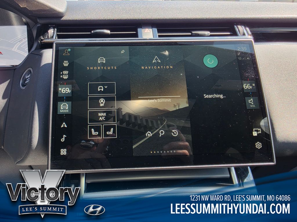 Used 2025  Land Rover Dynamic SE image 14
