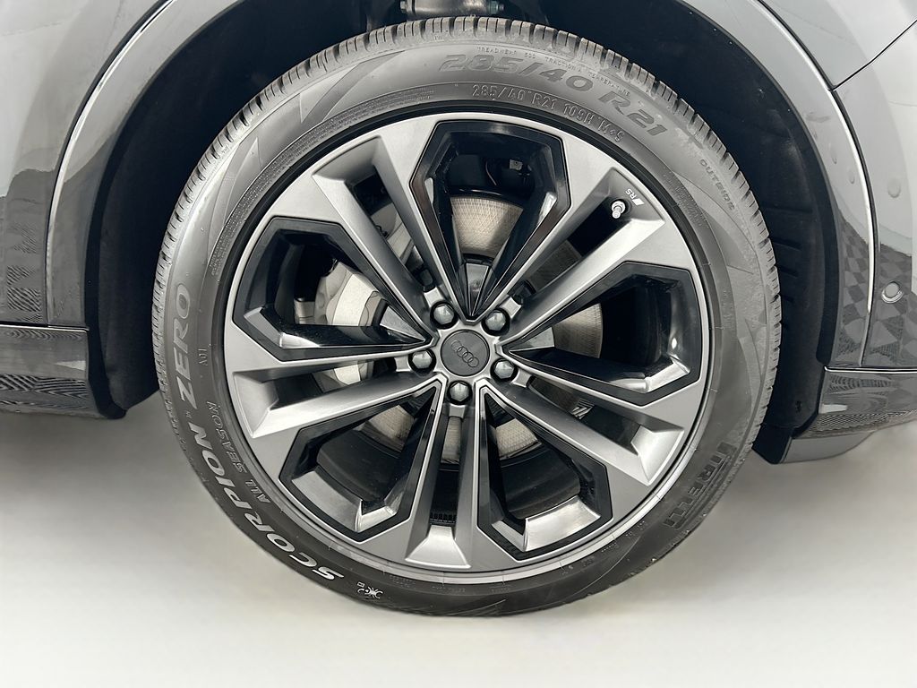 Thumbnail: 2026 Audi Q7 - 32