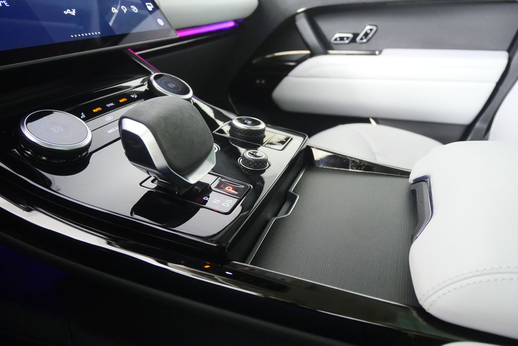 Thumbnail: 2023 Land Rover Range Rover Sport - 28