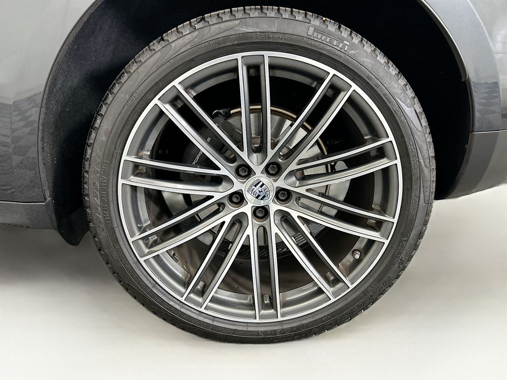 Thumbnail: 2020 Porsche Macan - 32