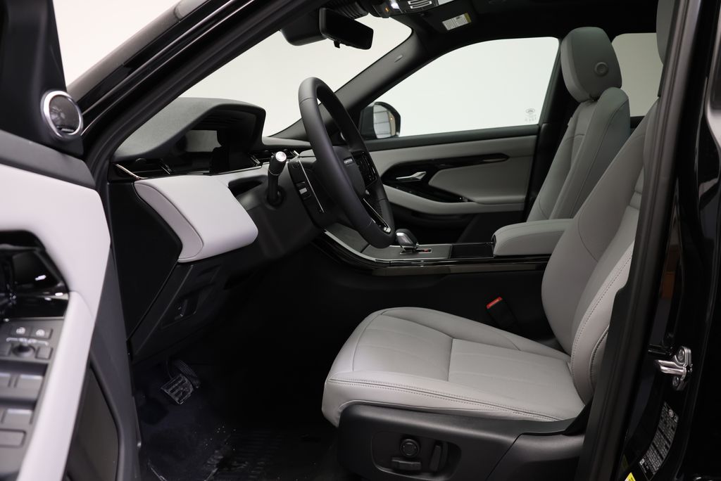 Thumbnail: 2026 Land Rover Range Rover Evoque - 31