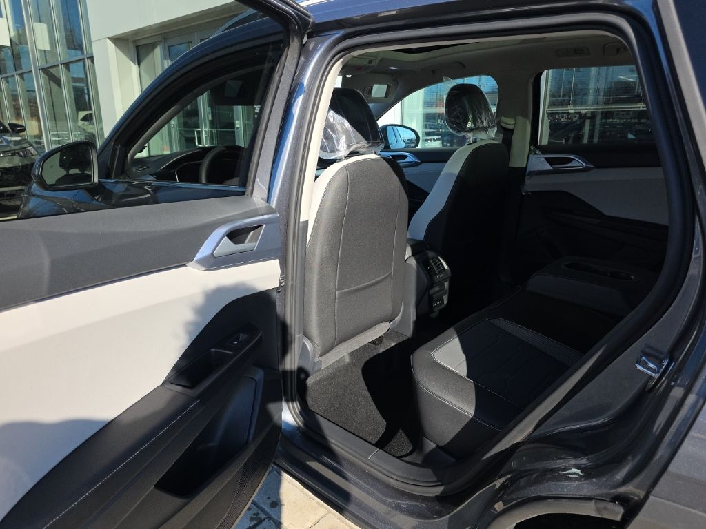 2026 Volkswagen Taos 1.5T SE Gray at Sutliff Volkswagen