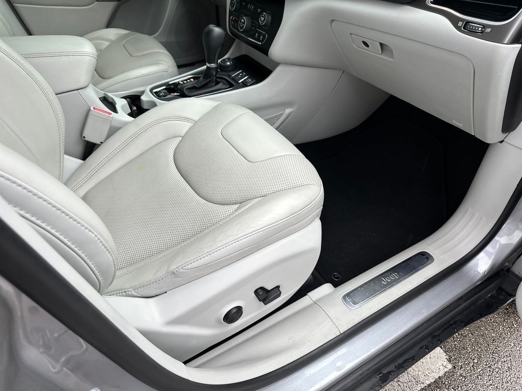 Used Car 2019 Jeep Cherokee  Limited For Sale Under $20,000 In Austin, Texas