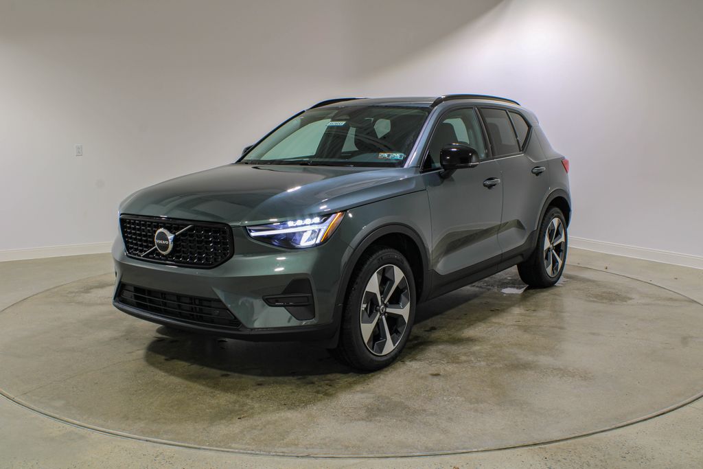 FOREST LAKE 2026 Volvo XC40 B5 Core AWD SUV / Crossover All-Wheel Drive Automatic