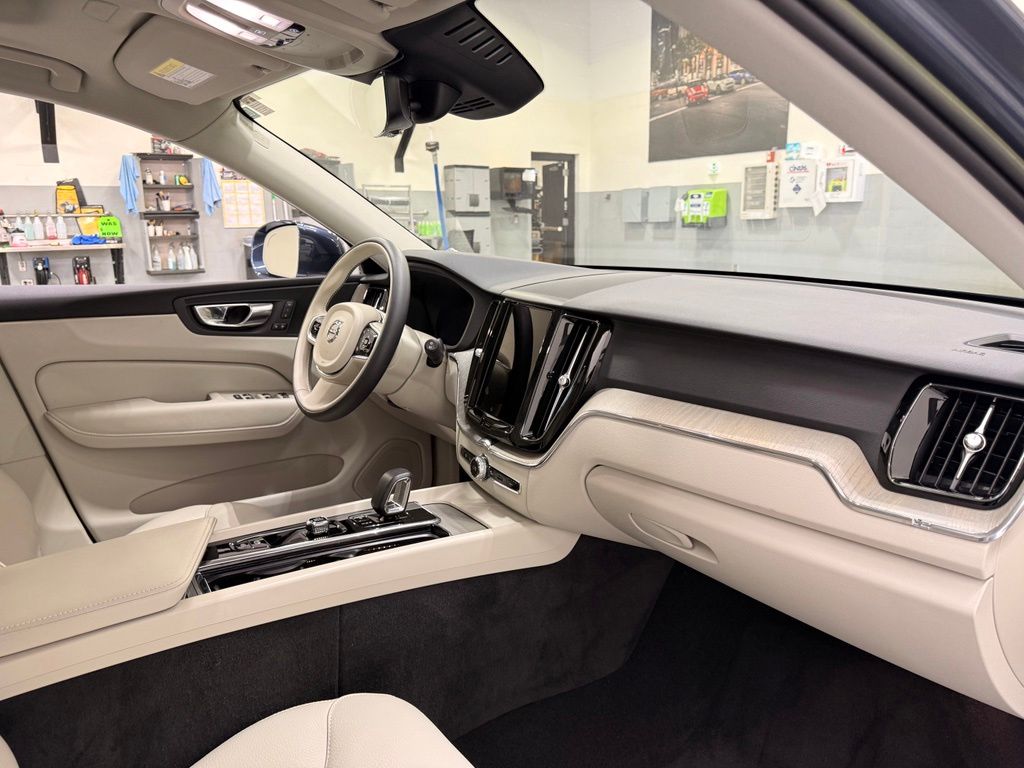Thumbnail: 2023 Volvo XC60 - 27