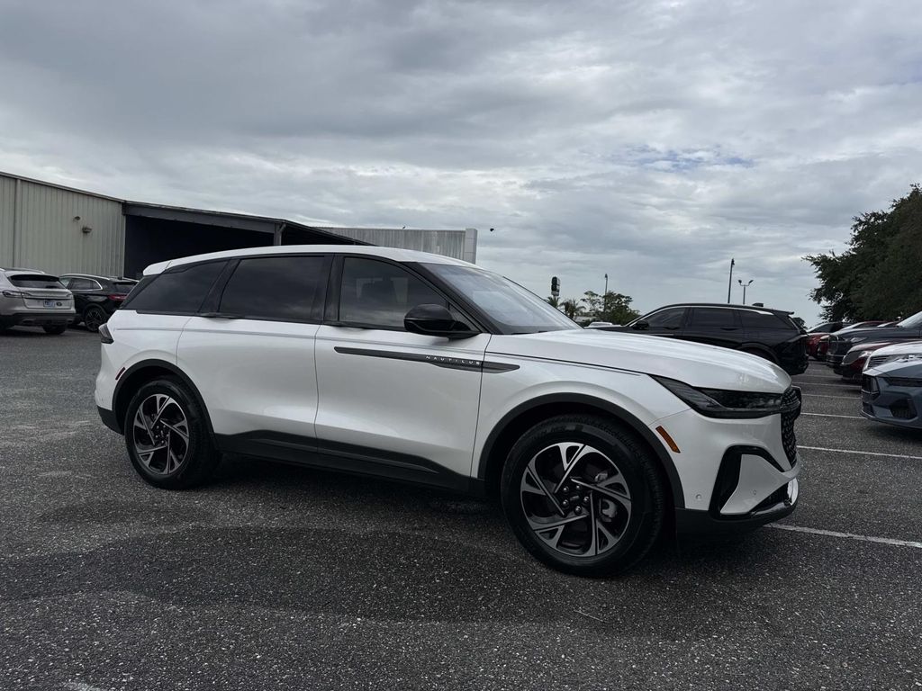 White Platinum Metallic Tri-Coat 2024 Lincoln Nautilus SUV / Crossover All-Wheel Drive Continuously Variable Transmission