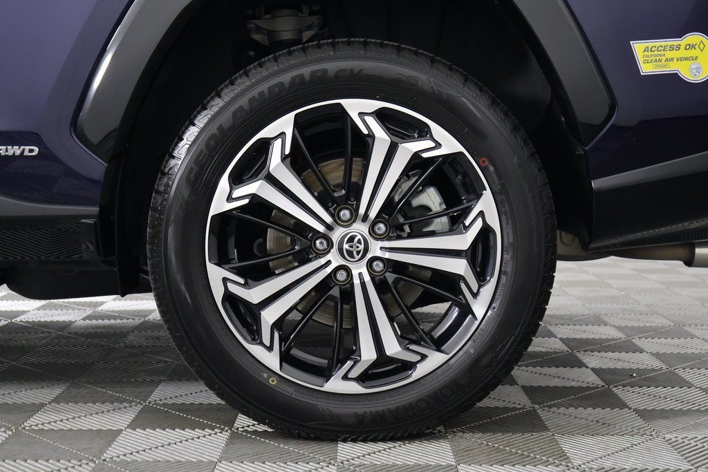 Thumbnail: 2022 Toyota RAV4 - 16
