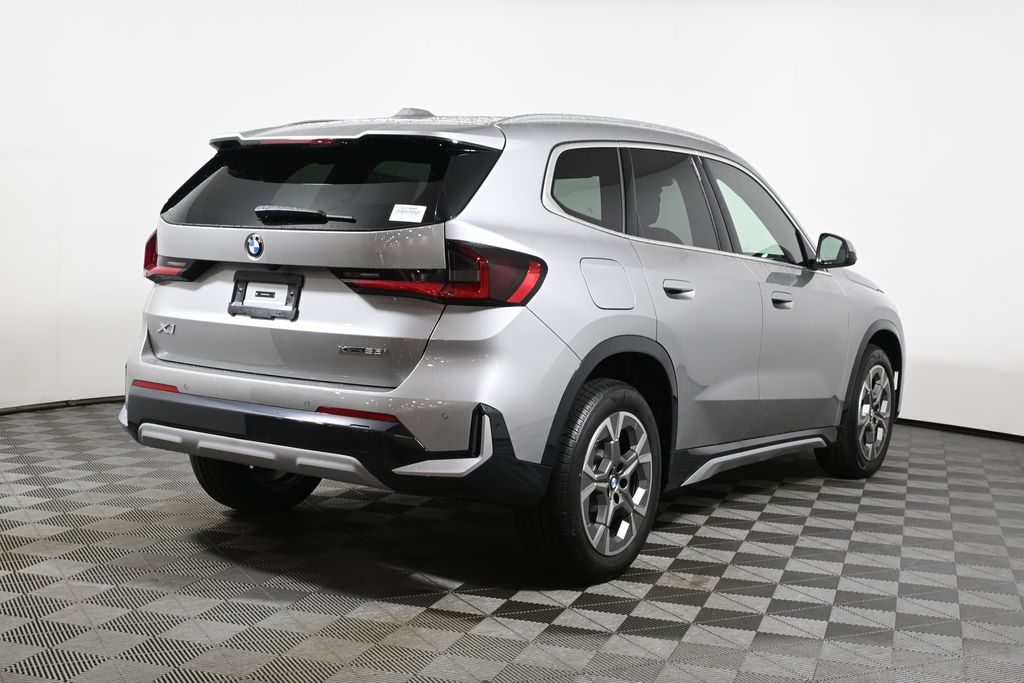 Thumbnail: 2027 BMW X1 - 7