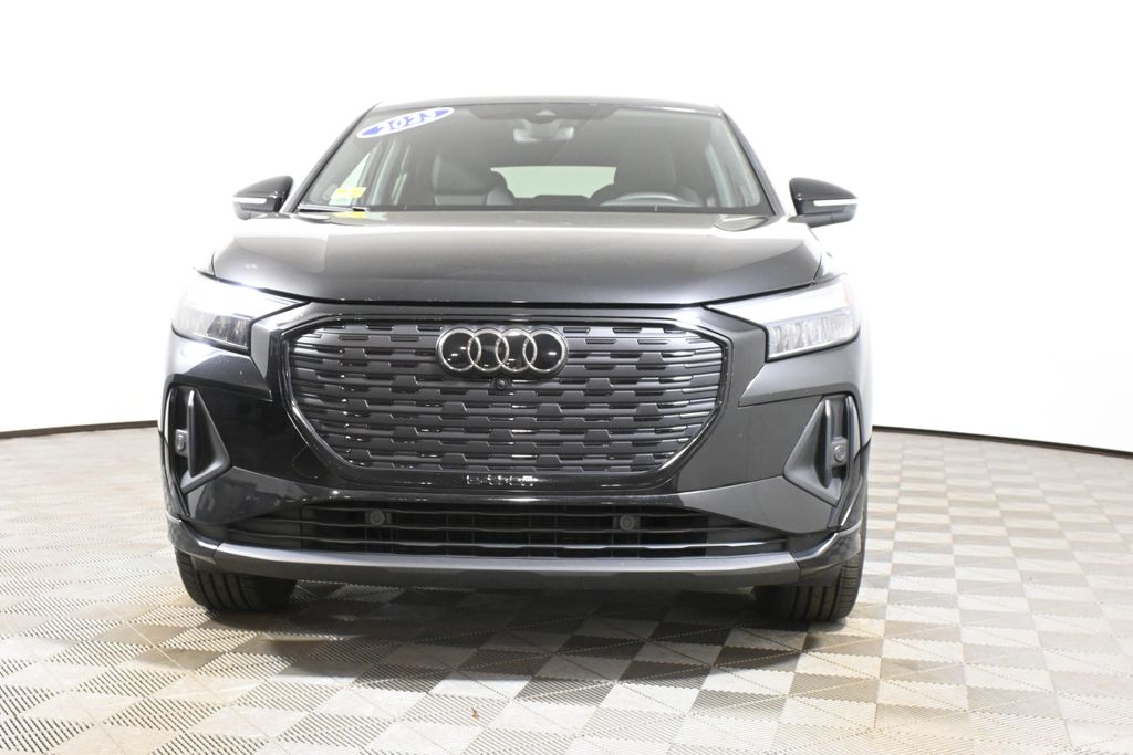 Thumbnail: 2023 Audi Q4 e-tron - 10