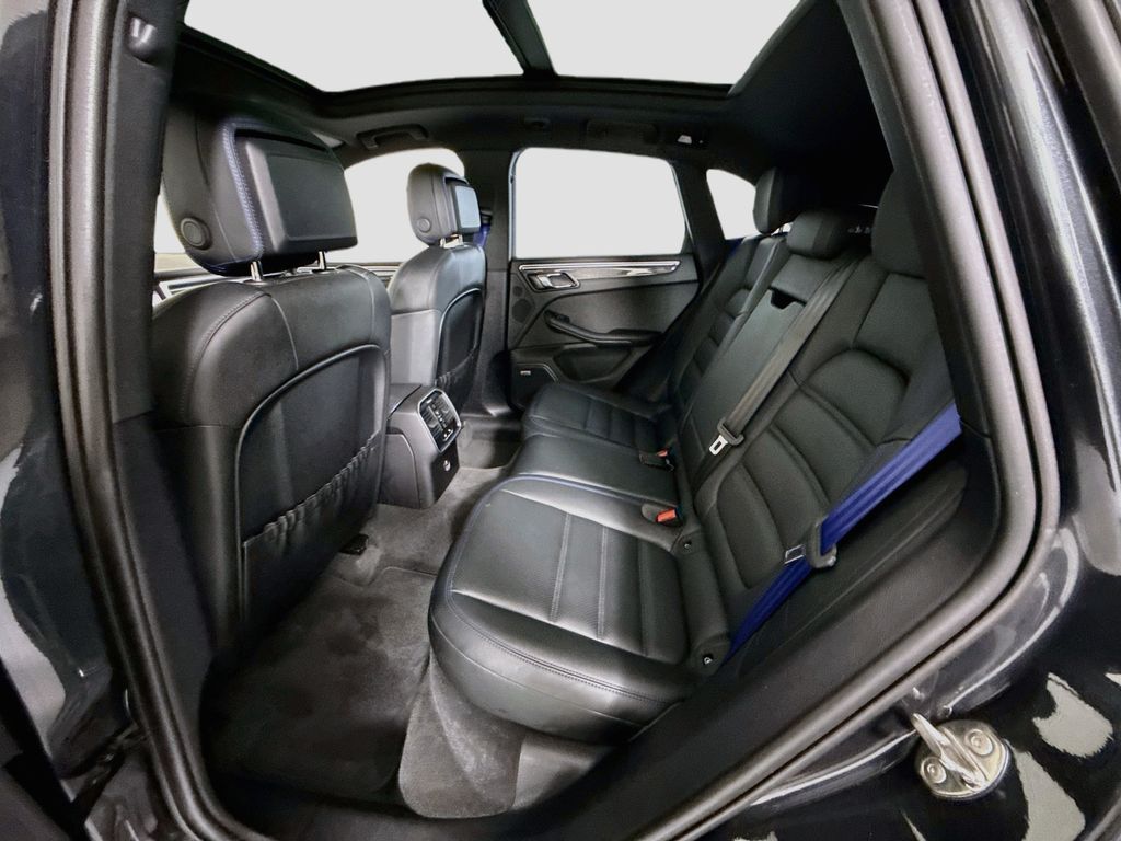 Thumbnail: 2023 Porsche Macan - 22