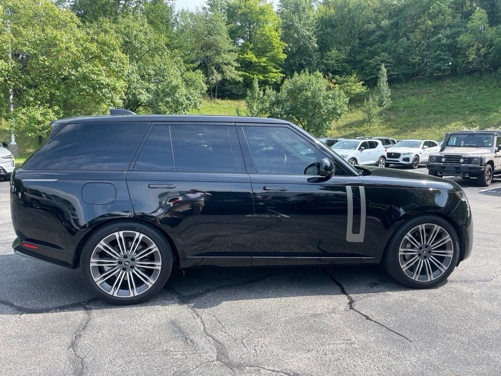 Certified Used 2025 Black Land Rover SE image 4