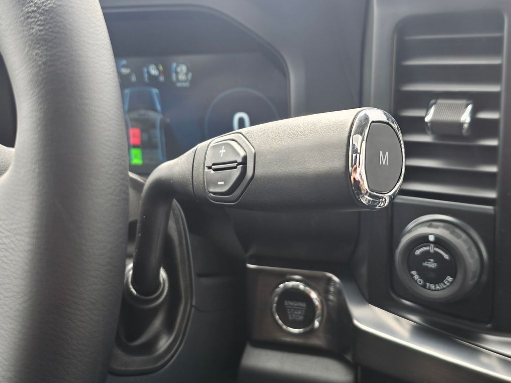 New 2025 White Ford Lariat image 40