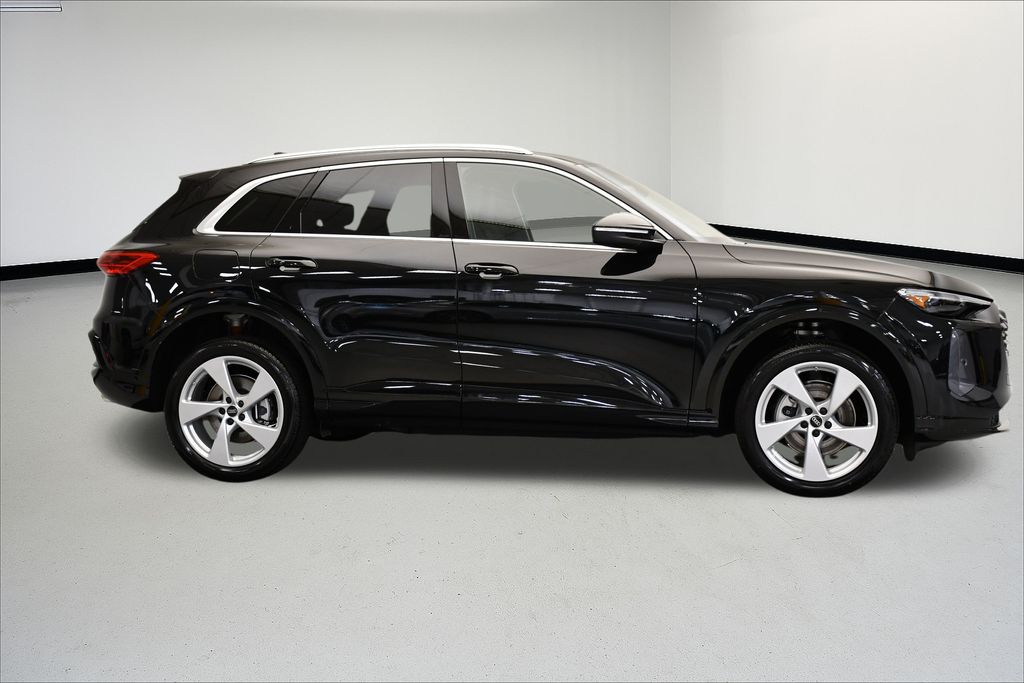 Thumbnail: 2025 Audi Q5 - 6