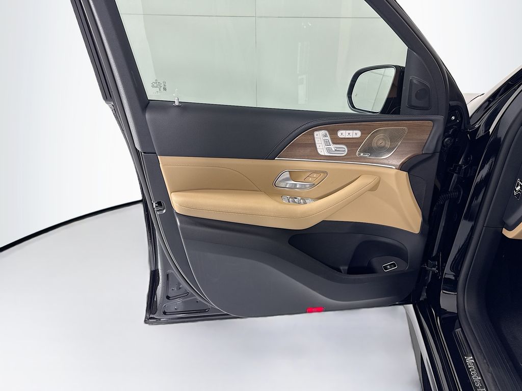 Thumbnail: 2026 Mercedes-Benz GLE - 26