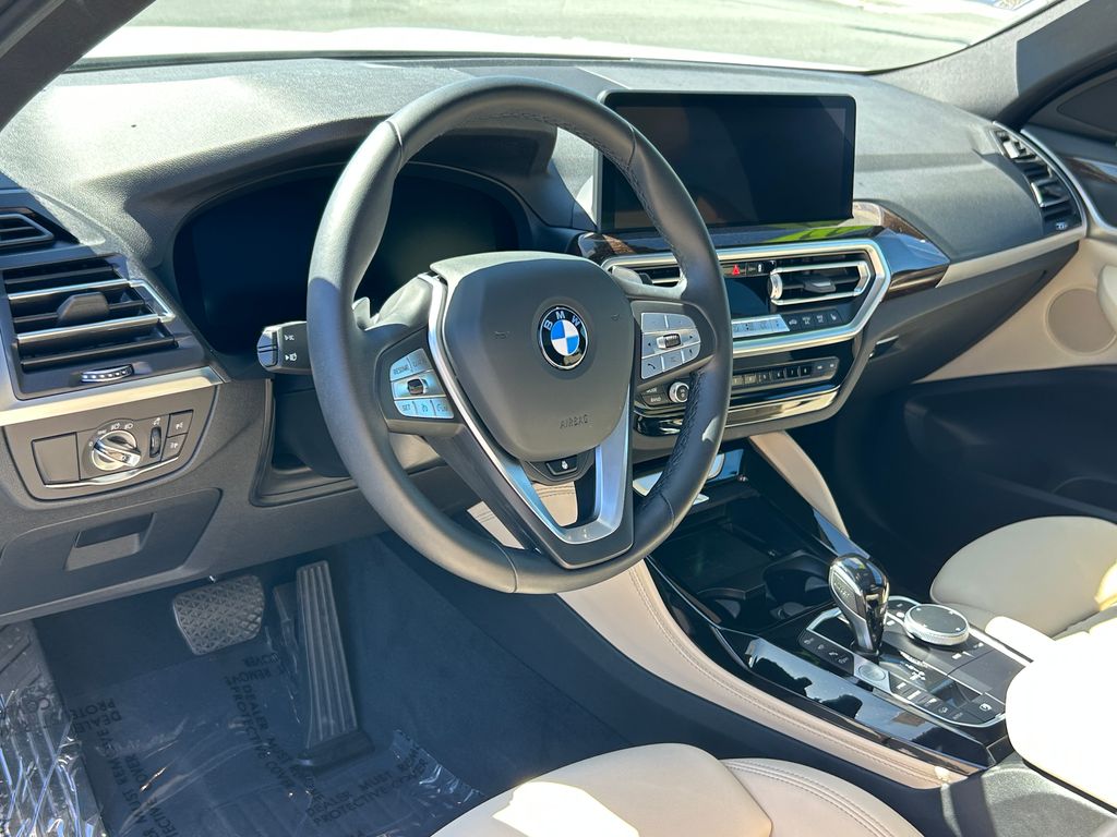 Thumbnail: 2023 BMW X4 - 13
