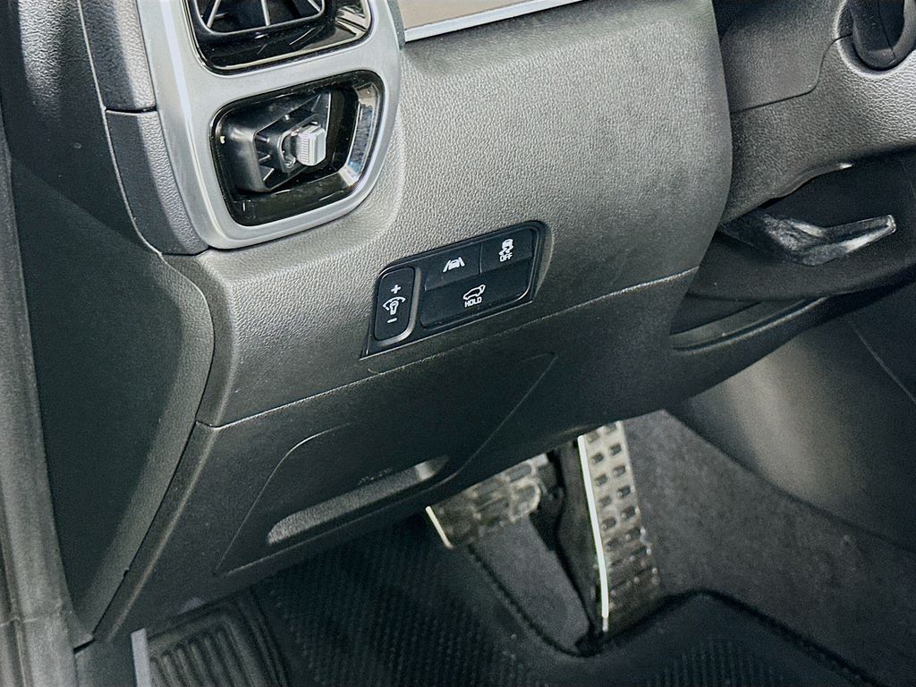 Thumbnail: 2023 Kia Sorento - 10