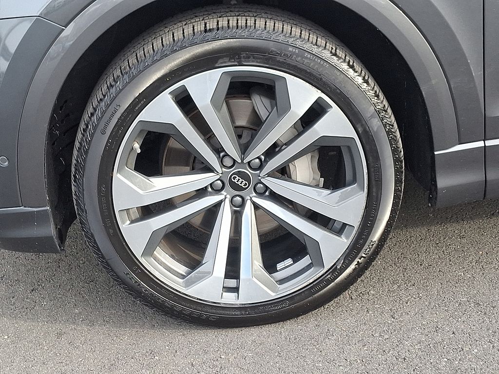 Thumbnail: 2022 Audi Q8 - 8