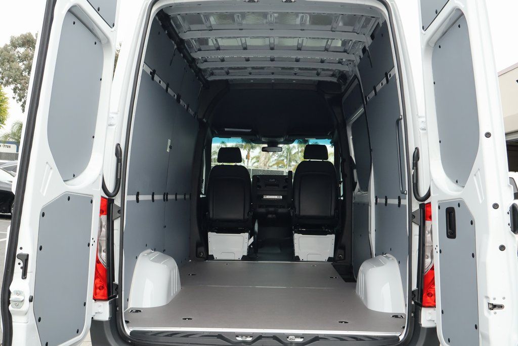 Thumbnail: 2026 Mercedes-Benz Sprinter - 8