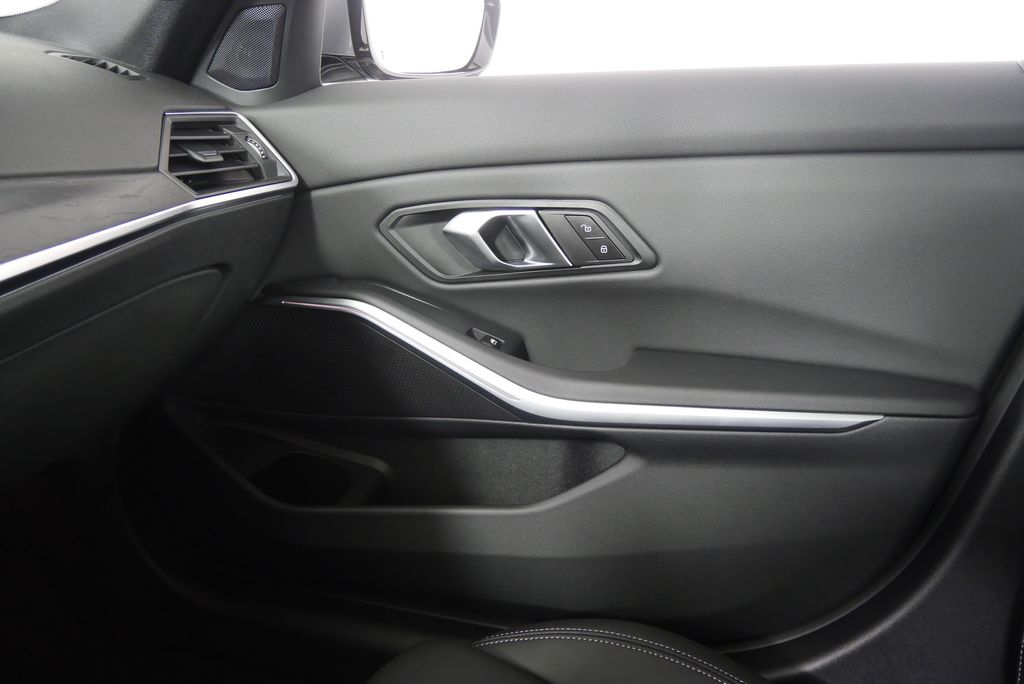 2024 BMW 3 Series 330i 26