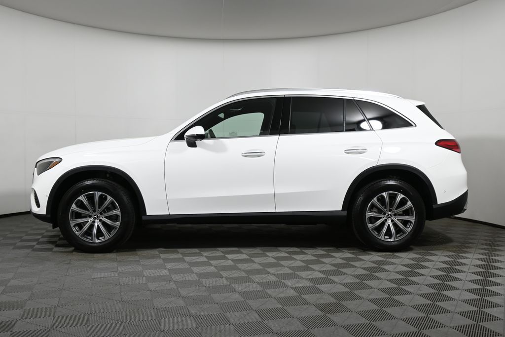 2025 Mercedes-Benz GLC 300 2