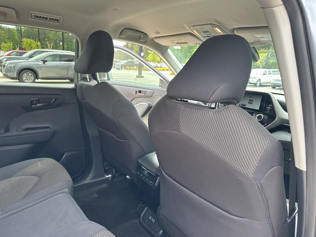 2023 Celestial Silver Metallic Toyota Highlander LE FWD SUV