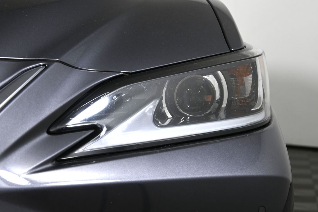 Thumbnail: 2020 Lexus ES - 11