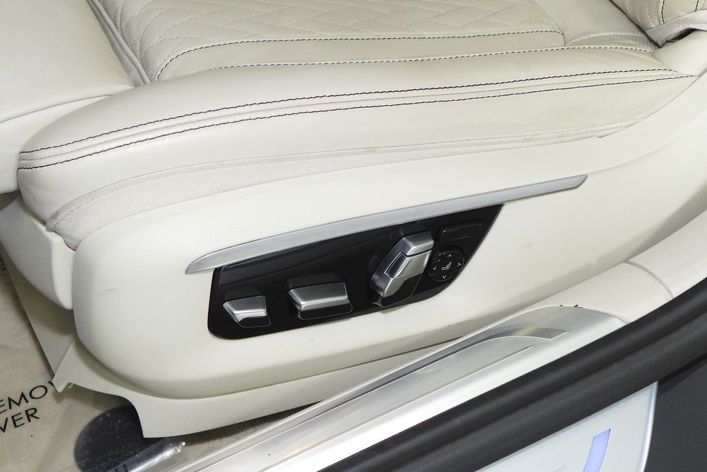 Thumbnail: 2021 BMW 7 Series - 25