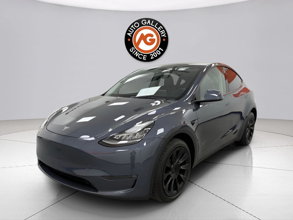 View vehicle photo 3