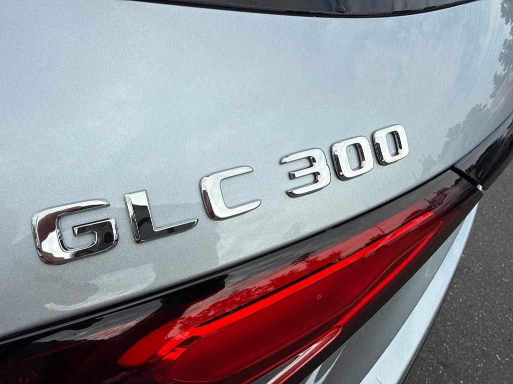 Thumbnail: 2027 Mercedes-Benz GLC - 9