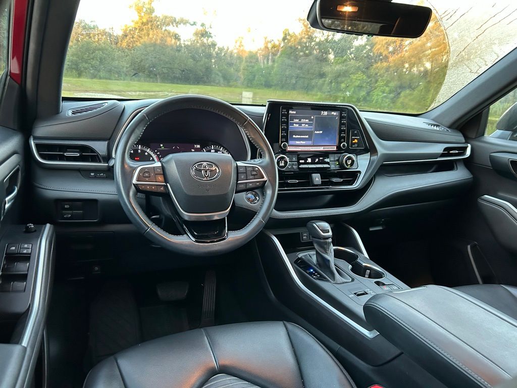 Thumbnail: 2022 Toyota Highlander - 12