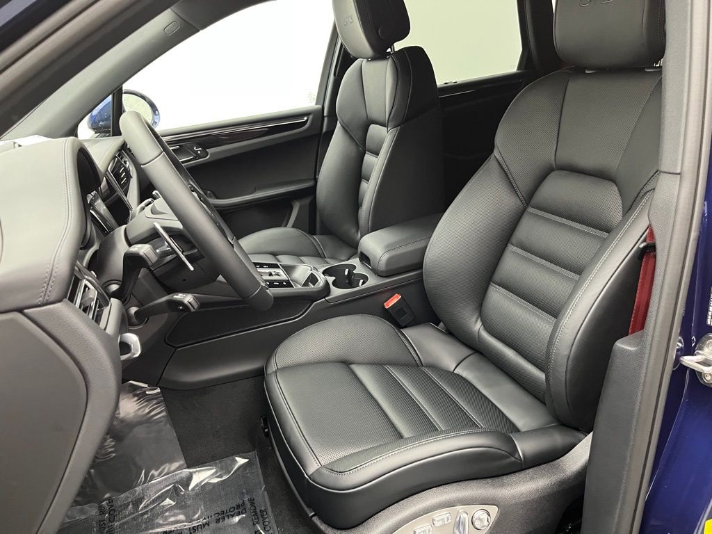 Thumbnail: 2026 Porsche Macan - 5