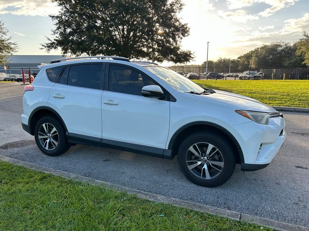 Thumbnail: 2018 Toyota RAV4 - 7