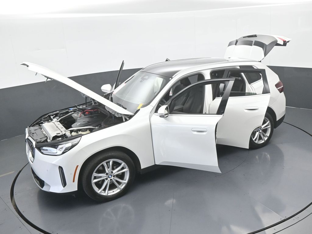 Used 2025 White Metallic BMW 30 xDrive image 72