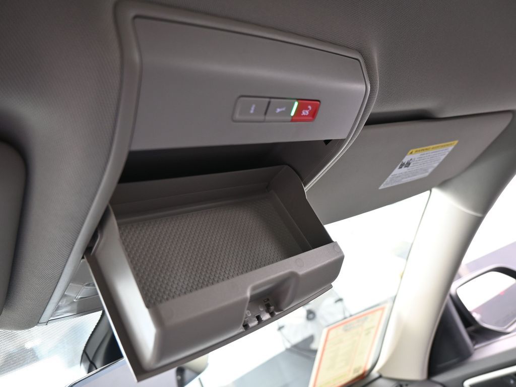 Used 2022 Deep Black Volkswagen 3.6L V6 SE w/Technology image 30