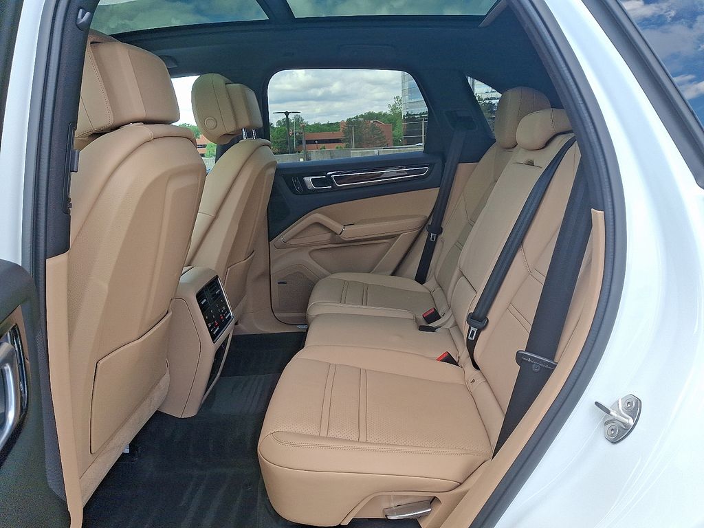 2021 Porsche Cayenne E-Hybrid 12