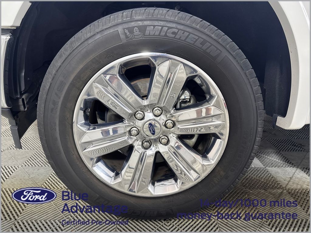 2019 White Platinum Clearcoat Metallic Ford F-150 Lariat 4X4 Truck