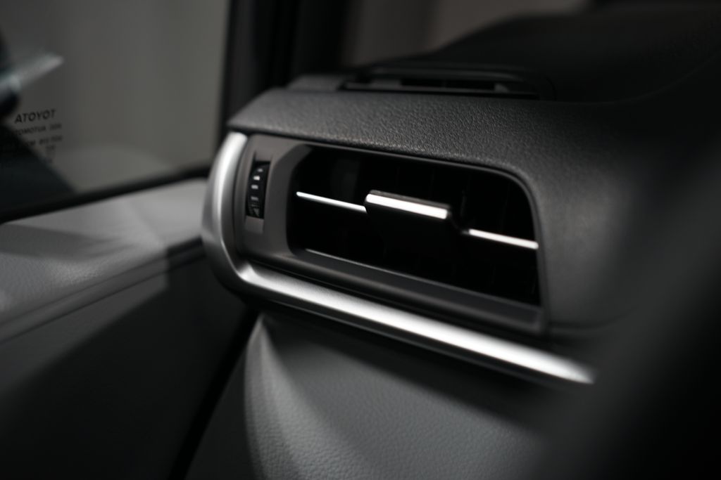 Thumbnail: 2025 Toyota Sienna - 25
