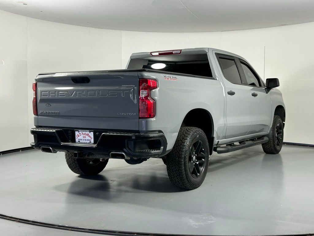 View vehicle photo 7