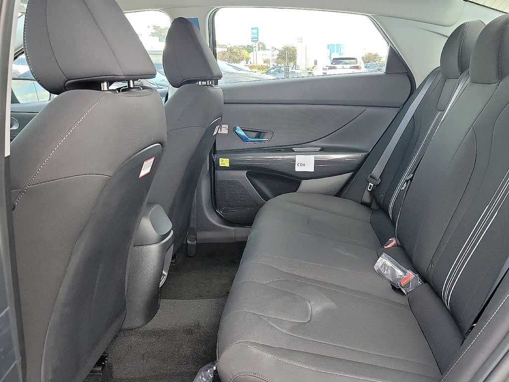 2025 Hyundai Elantra Sport 6